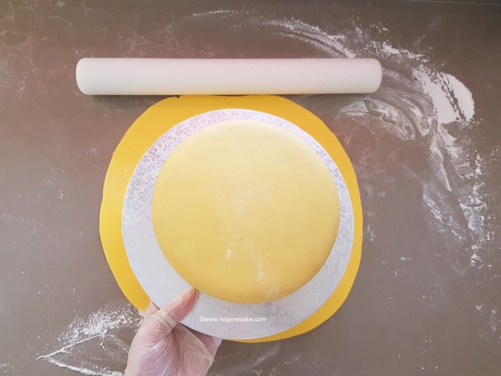How to Cover a Round Cake with Fondant