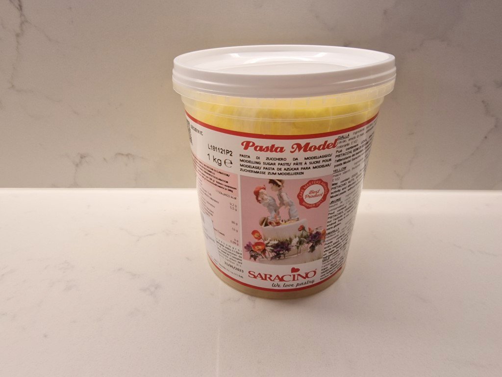 Saracino 1kg WHITE Italian cake icing modelling paste from only ��